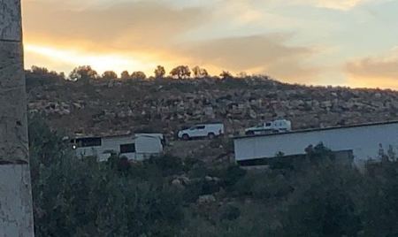 شرطة الاحتلال تداهم حي عبد الله اليونس في برطعة وتفتش عدد من المنازل